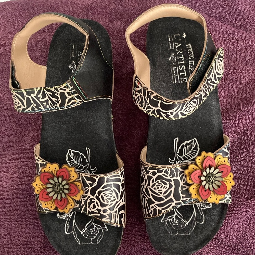 Who doesn’t love a brand new pair of L’Artiste sandals!!!